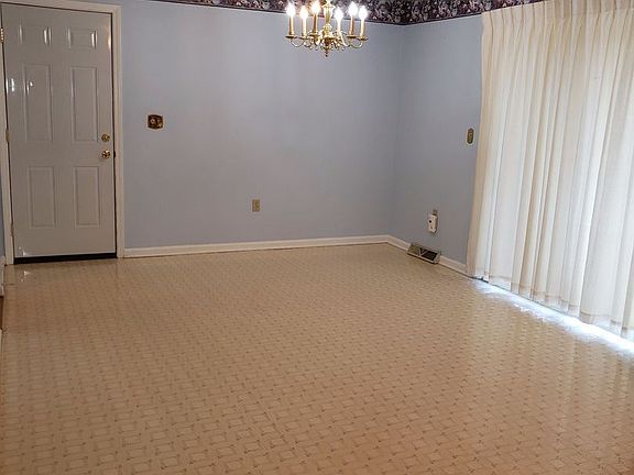 3rd image of 1135 N Logsdon Pkwy