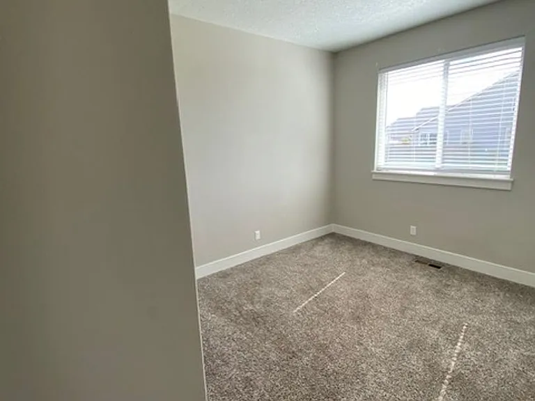 564 NE Cherry St — Photo 8