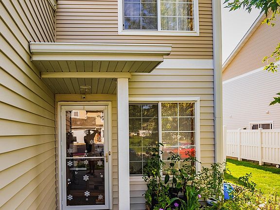 3rd image of 1328 Raintree Ln