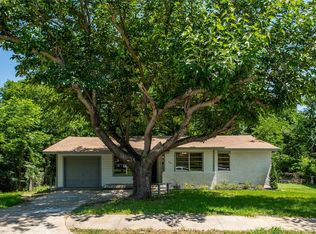 706 Hillside Dr, Grand Prairie, TX 75051