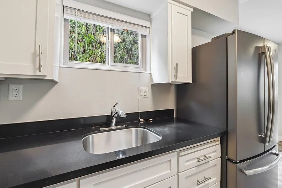 Spacious & Renovated 2 Bedroom 1 Bath! — Photo 4