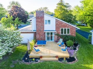 8027 W Rivershore Dr, Niagara Falls, NY 14304