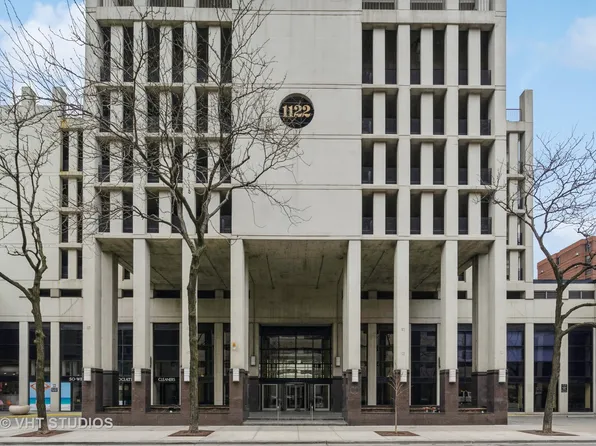 1122 N Clark St APT 1610, Chicago, IL 60610