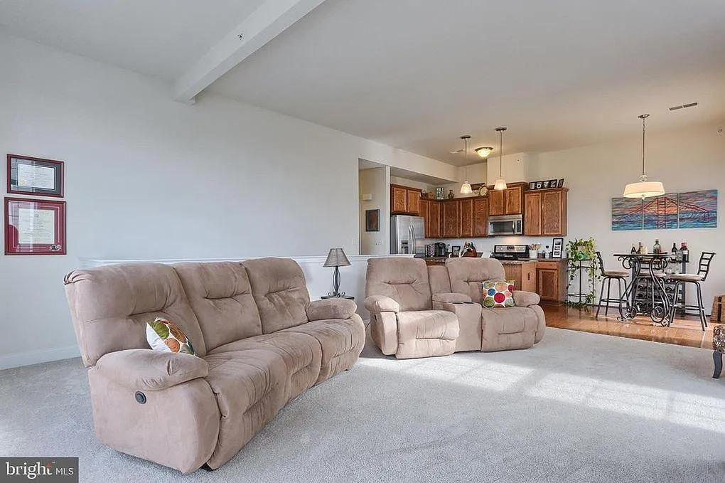 2 bed, 1369 sqft, $2,150 — Photo 4