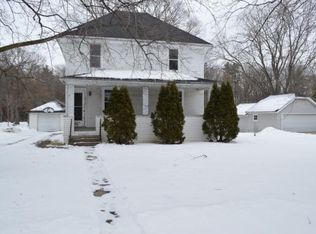 212 N McKenzie St, Gillett, WI 54124