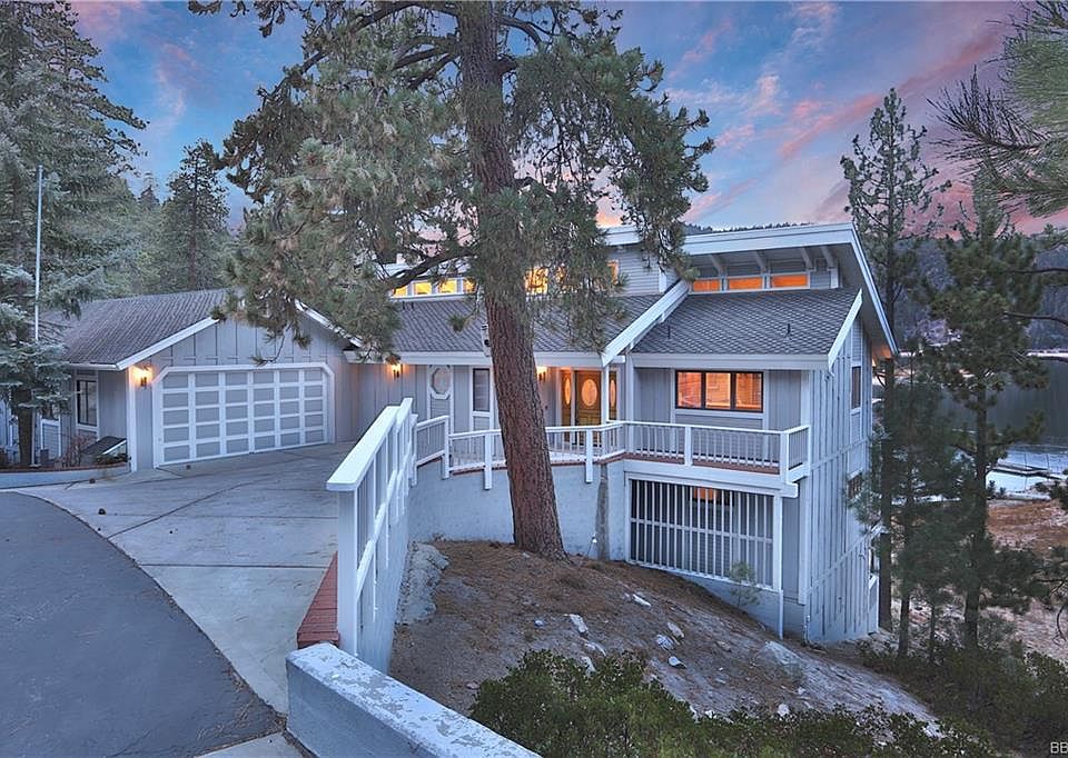 1st image of 585 Cove Dr