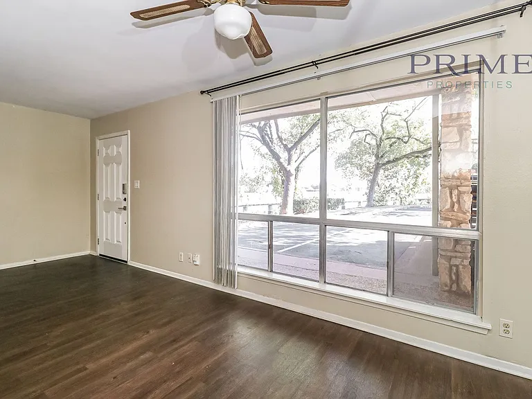 500 E Riverside Dr #135 — Photo 14