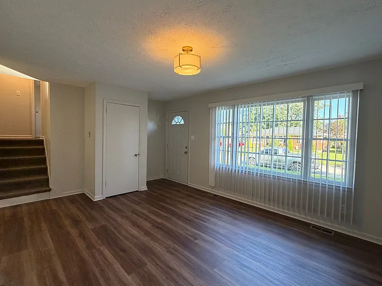 2120 Sage Rd — Photo 3