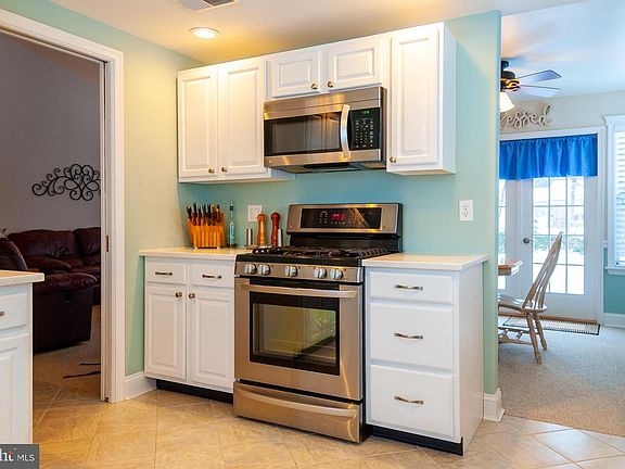 4th image of 967B Thornbury Ln