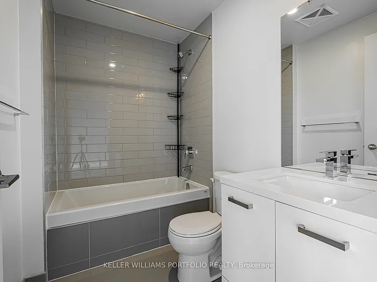 39 Brant St #726 — Photo 17