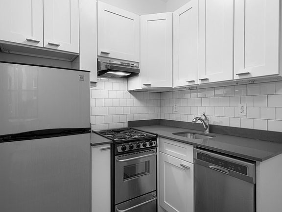 3rd image of 208 W 23rd St APT 1007