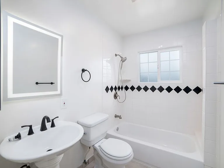 2958 Gramercy St — Photo 14