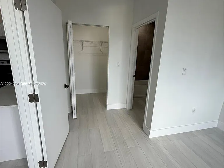 1091 E 17th St #403 — Photo 5