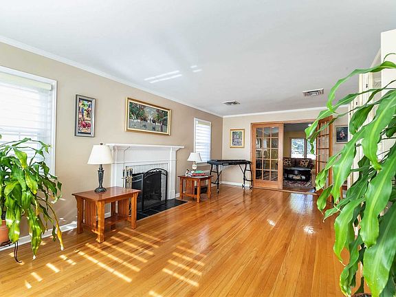 3rd image of 509 Rose Ln