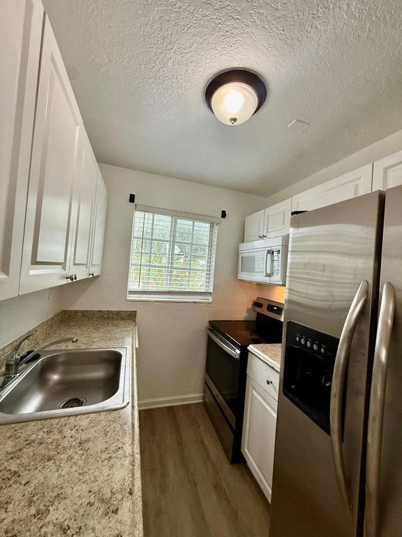 3350 NE 16th Ter Unit 10, photo 2