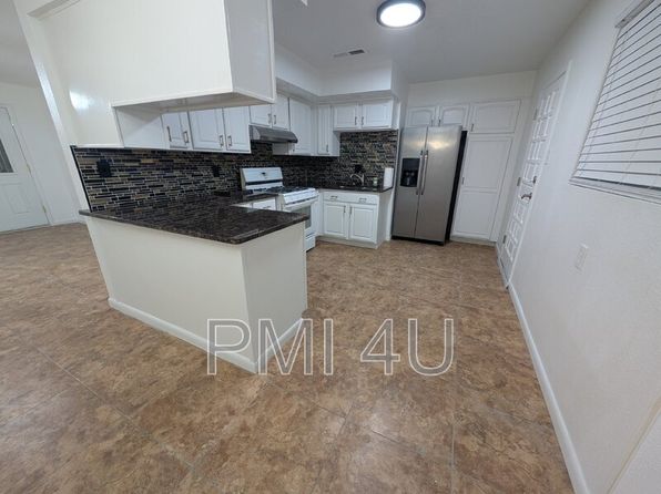 309 Vincent Ct NW