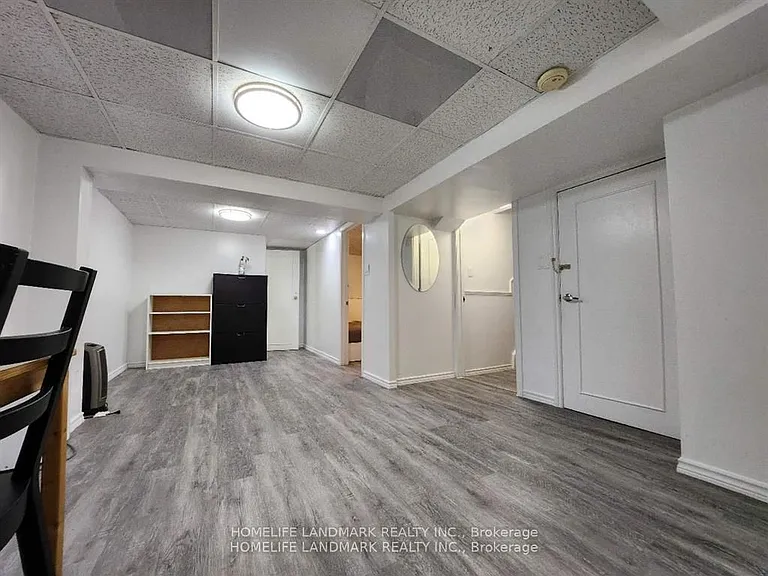 1500 Sandhurst Cir #24 — Photo 9