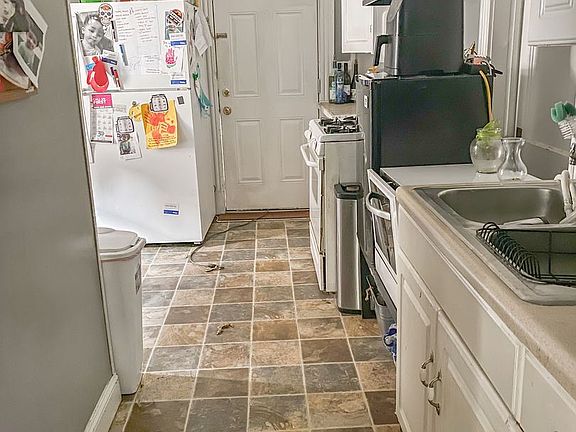 4th image of 2502 Robert Moore Cir
