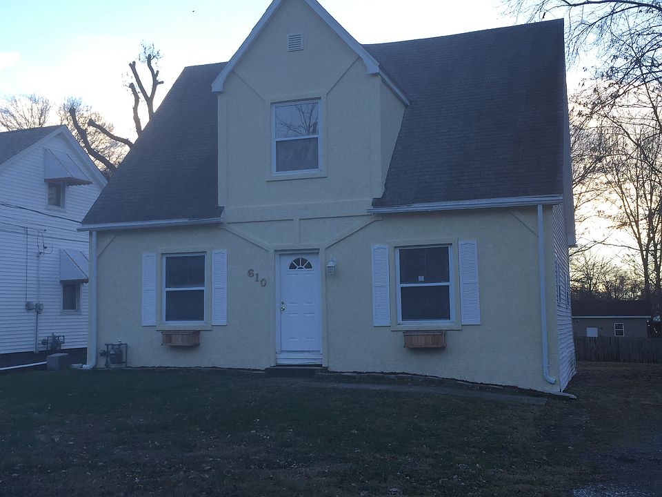 2nd image of 610 E Monroe St