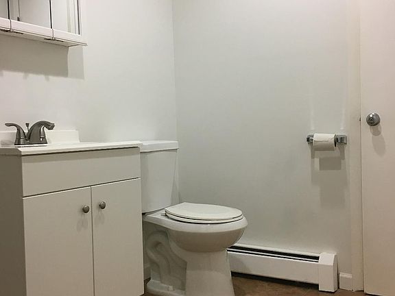 5th image of 304 E 239th St