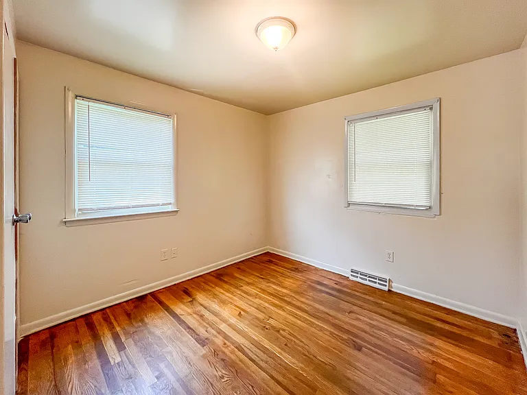 1811 Owens Ct — Photo 8
