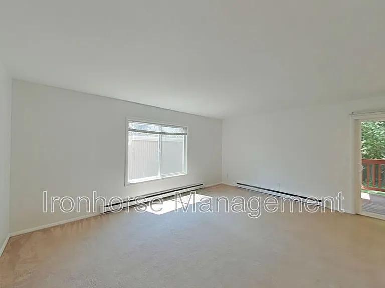 515 S 15th Ave #A — Photo 2