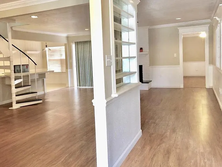 6327 Lynkat Ln — Photo 8