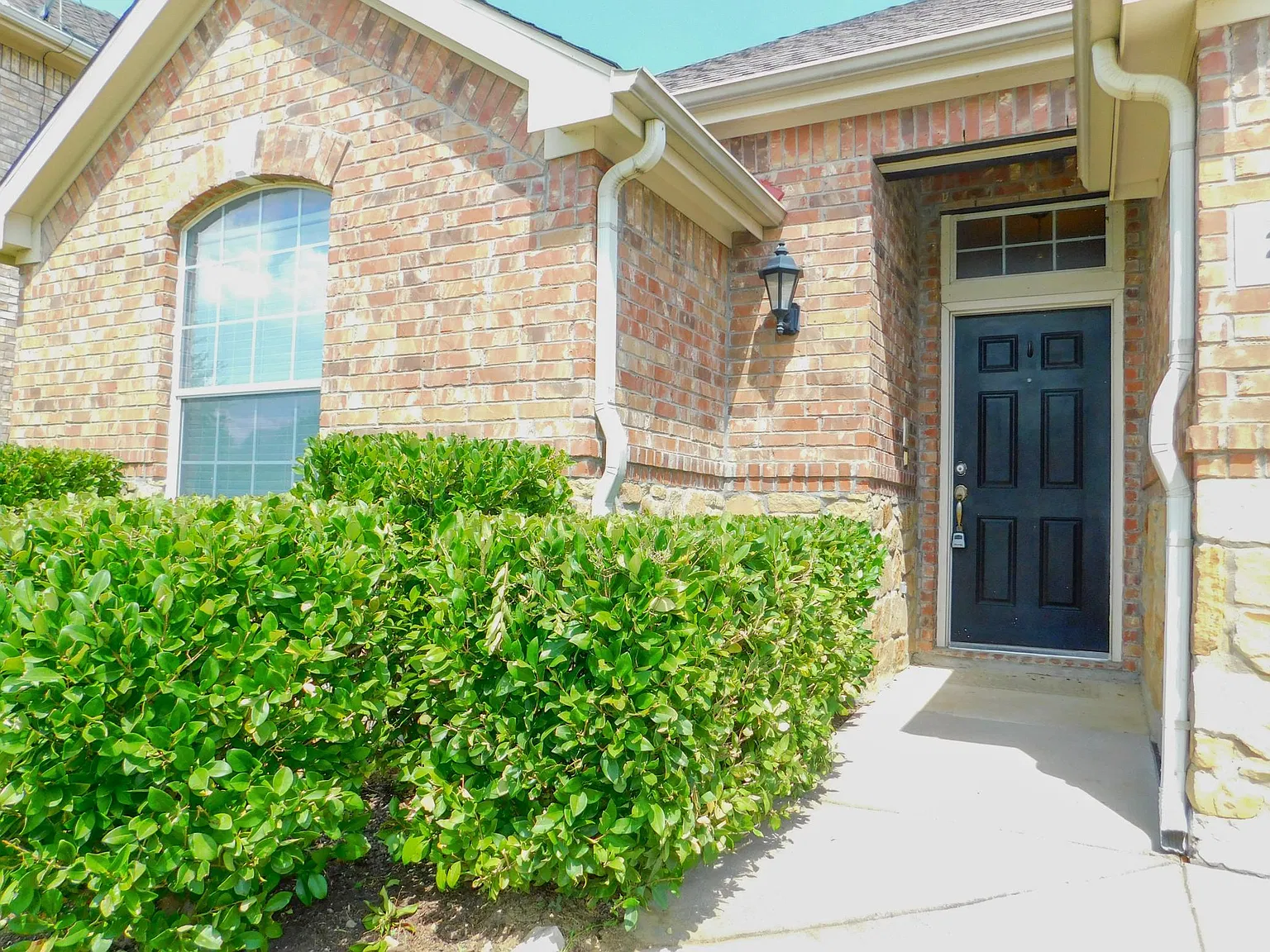 3 bed, 1673 sqft, $2,425 — Photo 4