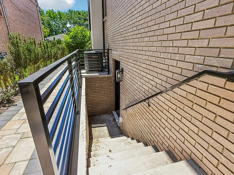 211 Warwick Ave #1 — Photo 24