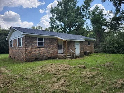 3 bed, 1.0 bath, 1170 sqft, $1,200 — Photo 4