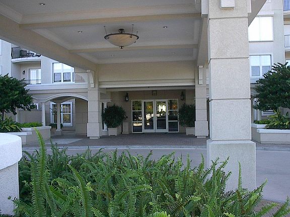 Office/lounge entrance