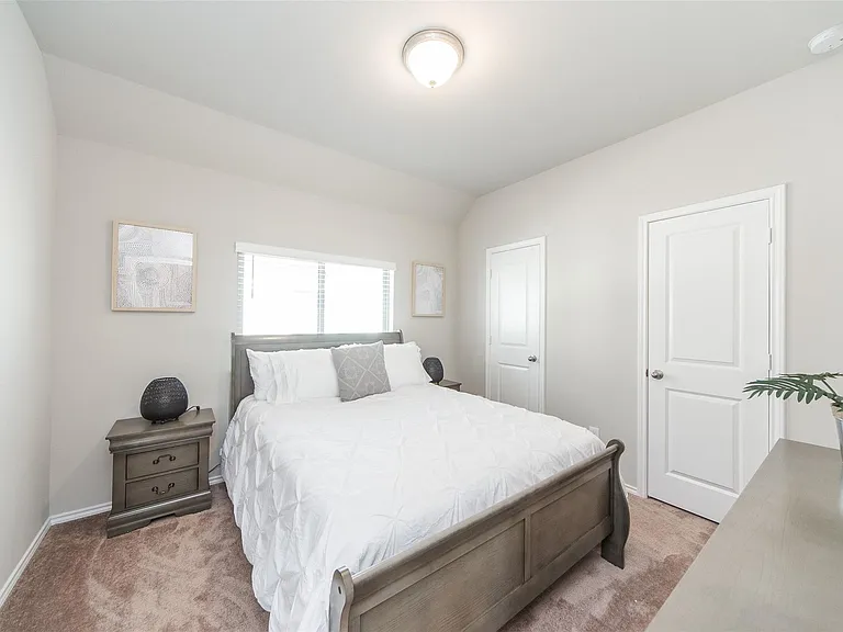 1915 Meadow Trail Dr — Photo 24