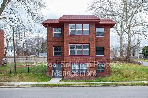 1094 Oakwood Ave Photo 1