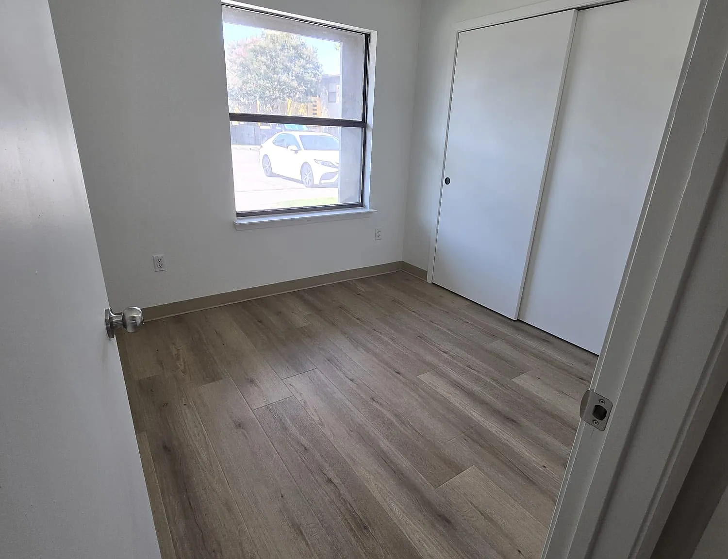 3 bed, 1.5 bath, $900 — Photo 3