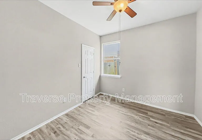 10001 Blue Bell Dr — Photo 17