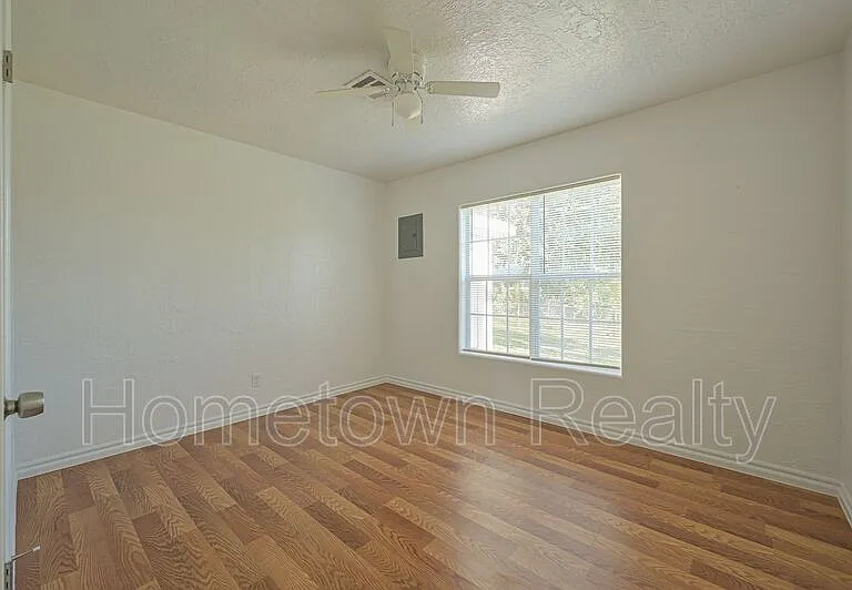 1407 NW Logan Ave — Photo 12