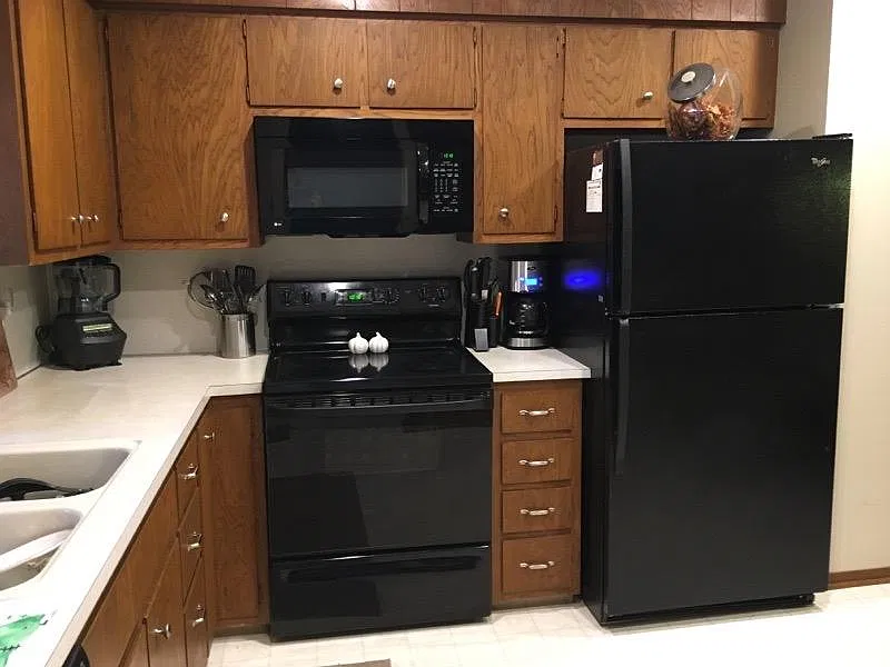 3 bed, 2.5 bath, 1300 sqft, $2,000 — Photo 3