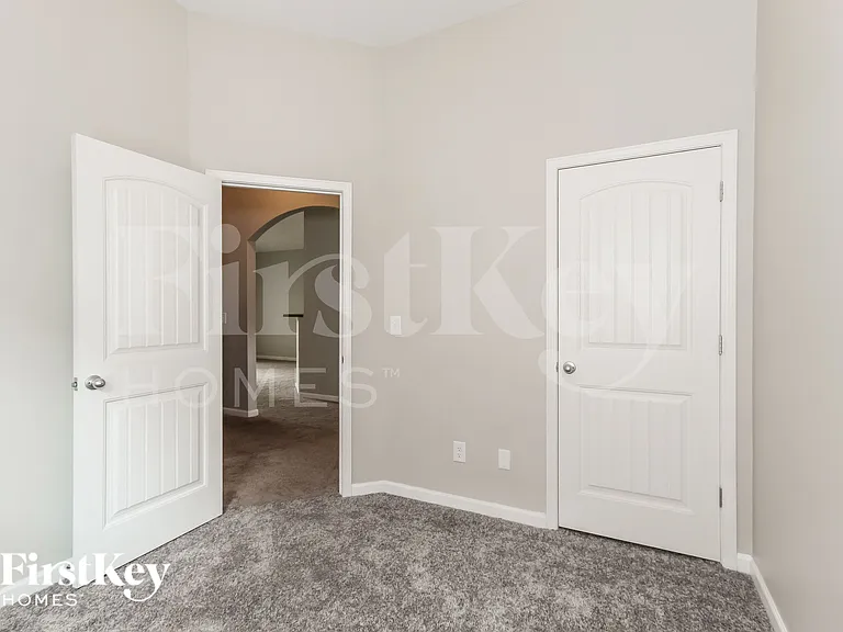 613 Johnnys Cv — Photo 15