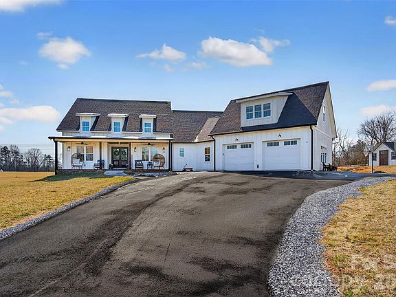 3rd image of 115 Pondview Dr