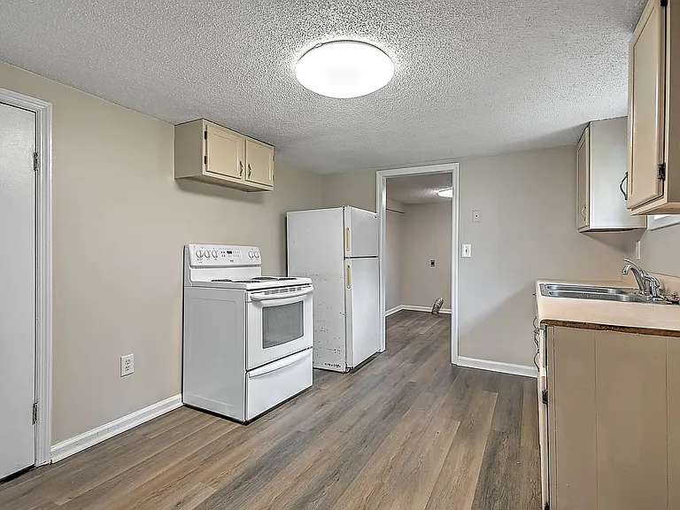 305 Moorland Dr — Photo 26