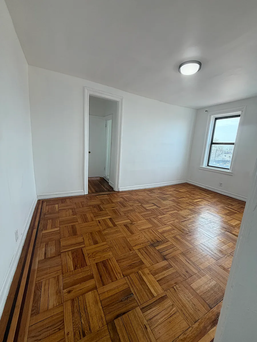 Building Photo - 1075 Edison Ave #2
