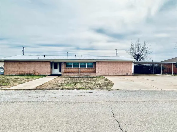 713 W 4th St, Grandfield, OK 73546