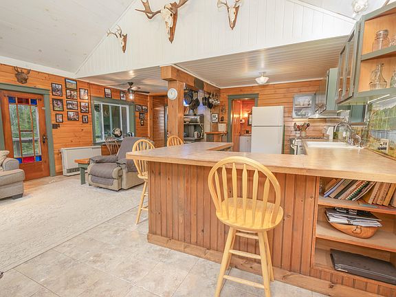 5th image of 19 Snowshoe Lane