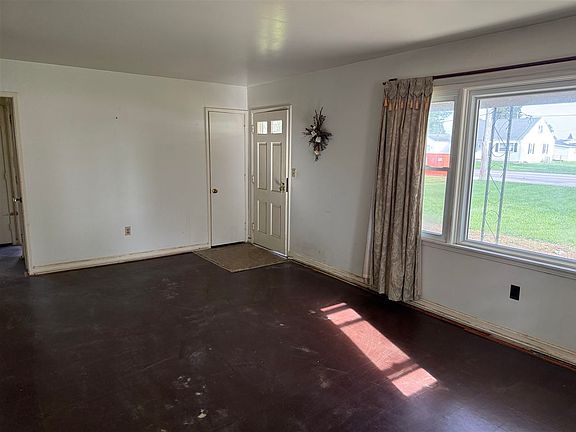 2nd image of 123 SW G St
