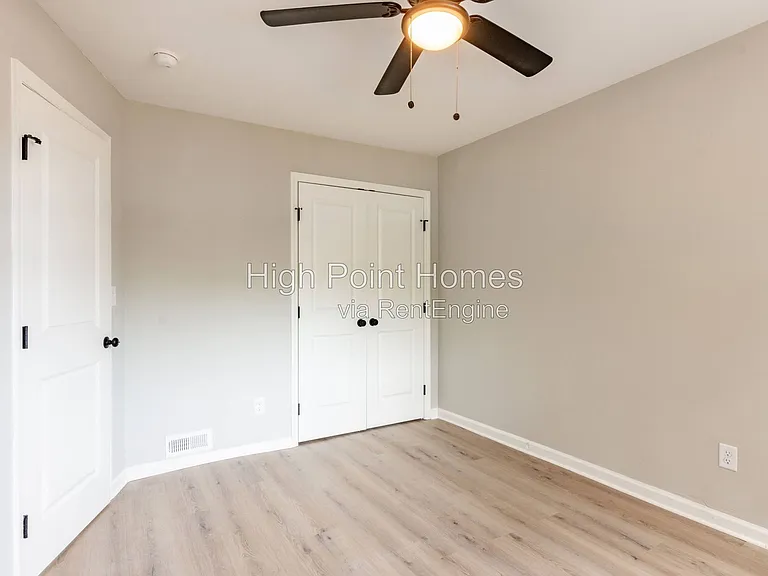400 Gallery Ln #B-7 — Photo 4