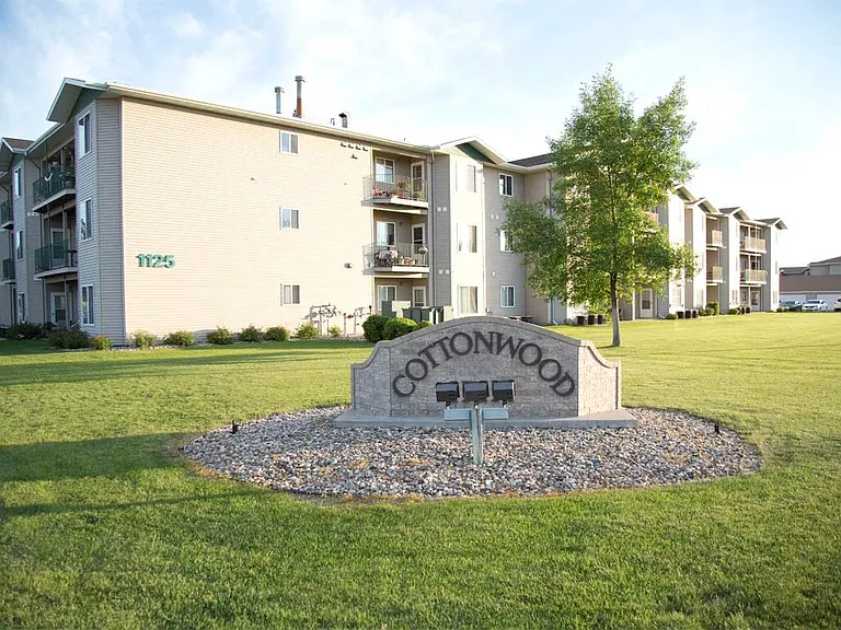 Cottonwood Apartment Homes — Photo 10