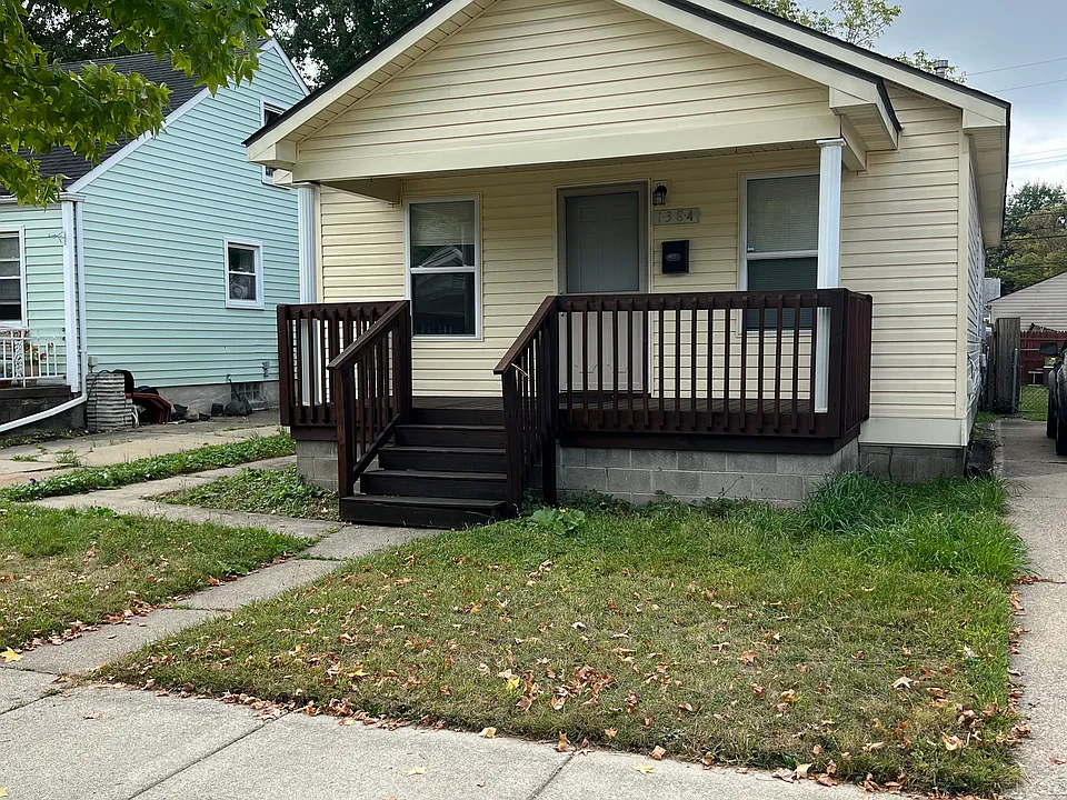 1384 Spencer St