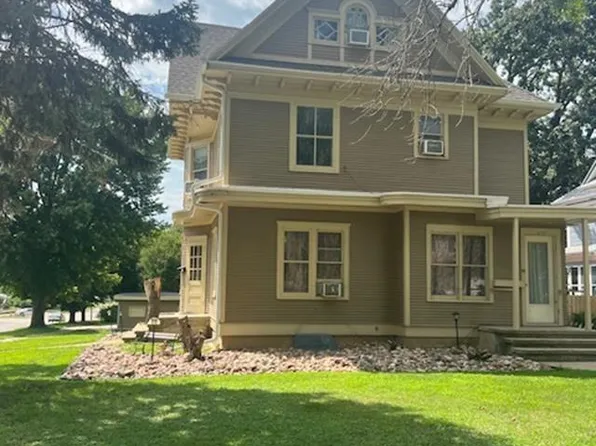 35 4th St SE, Le Mars, IA 51031