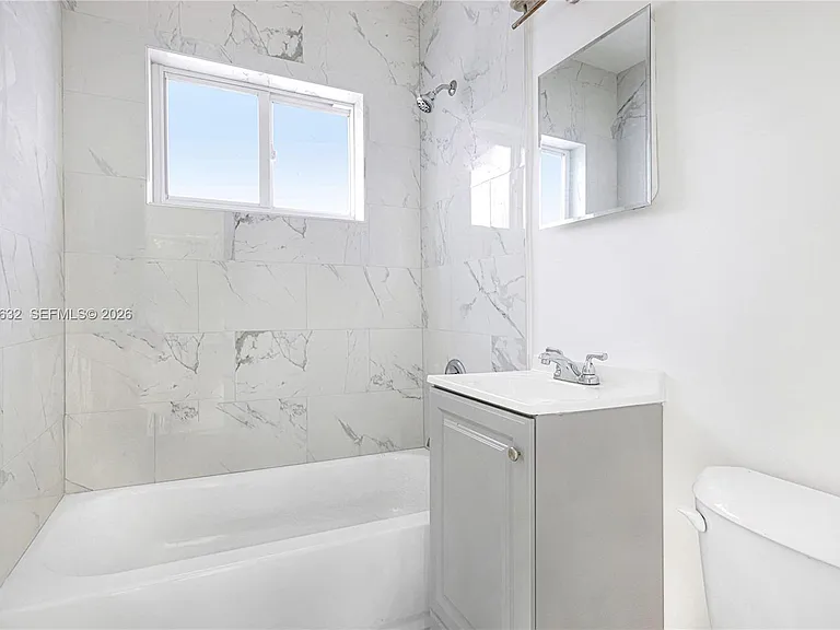 1202 NW 34th St #1200 — Photo 11