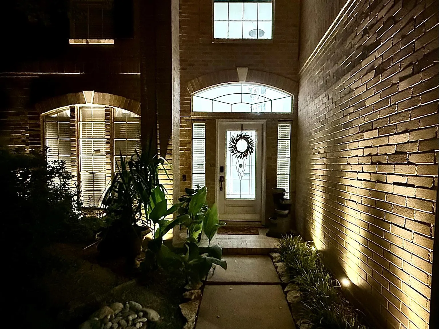 3 bed, 2.5 bath, 2281 sqft, $2,500 — Photo 4
